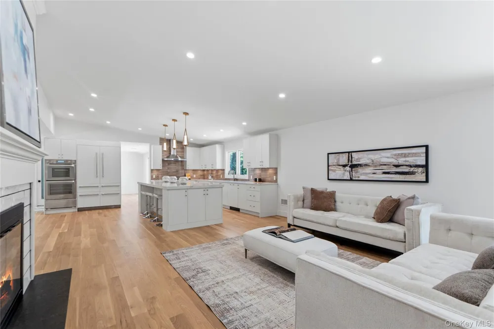 31 Saw Mill Road Cold Spring Harbor, NY 11724