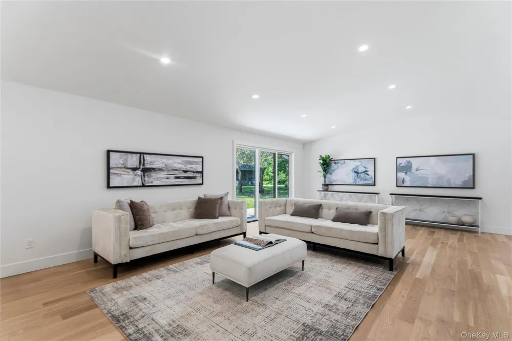 31 Saw Mill Road Cold Spring Harbor, NY 11724