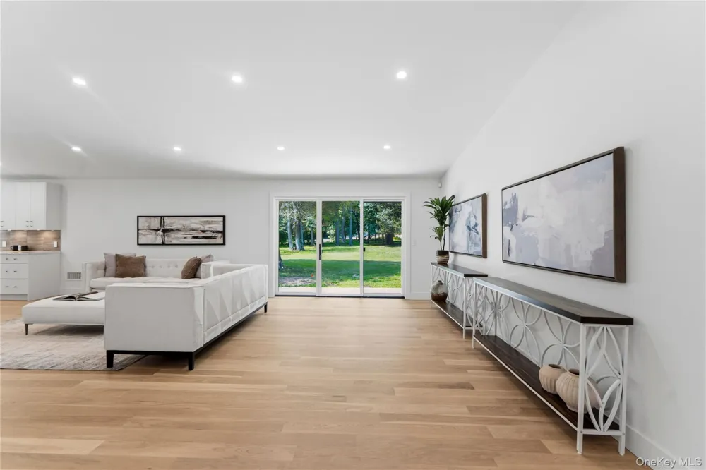 31 Saw Mill Road Cold Spring Harbor, NY 11724