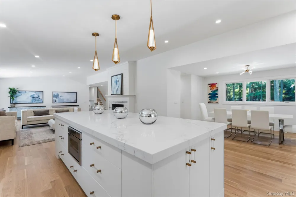 31 Saw Mill Road Cold Spring Harbor, NY 11724