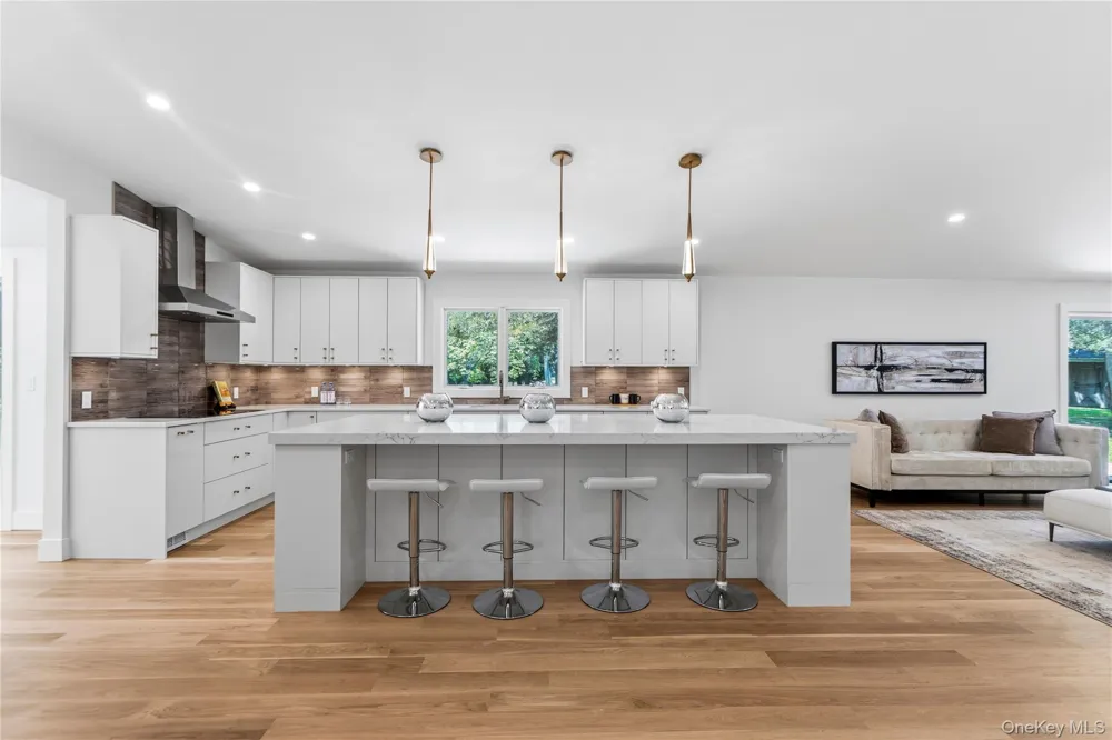 31 Saw Mill Road Cold Spring Harbor, NY 11724