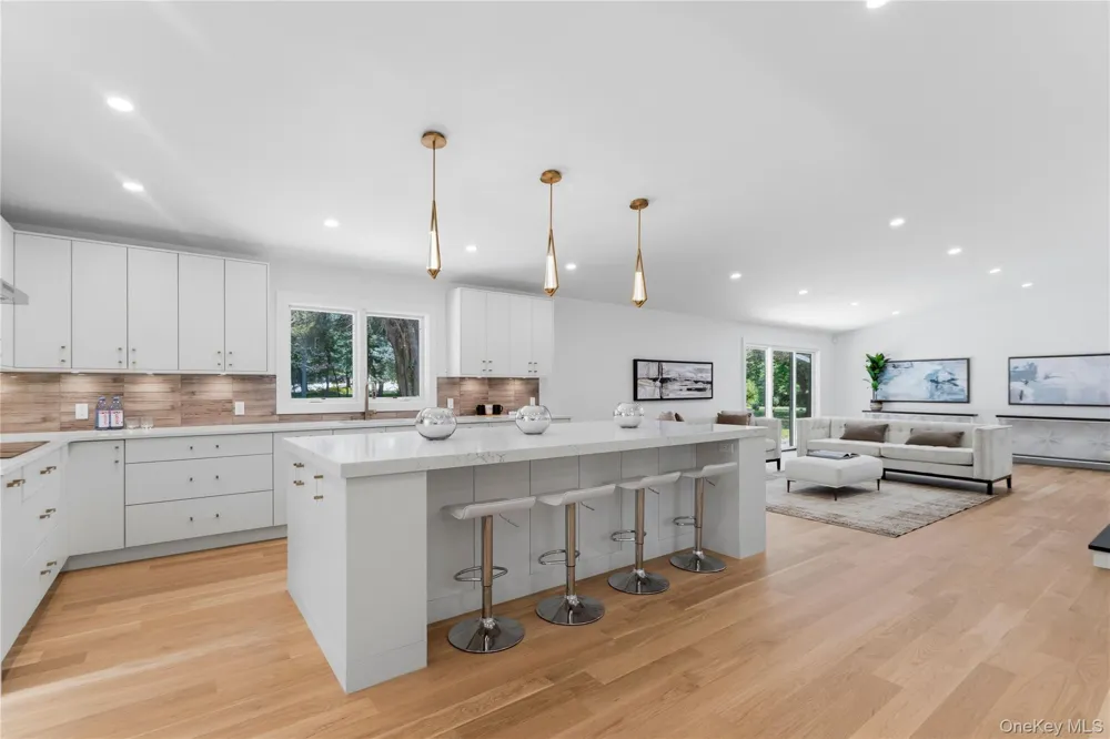 31 Saw Mill Road Cold Spring Harbor, NY 11724