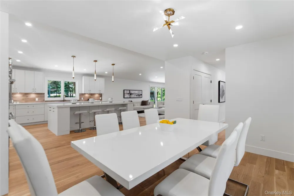 31 Saw Mill Road Cold Spring Harbor, NY 11724