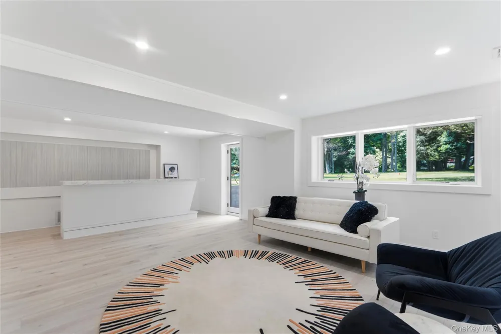 31 Saw Mill Road Cold Spring Harbor, NY 11724