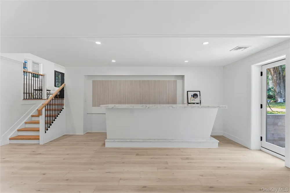 31 Saw Mill Road Cold Spring Harbor, NY 11724