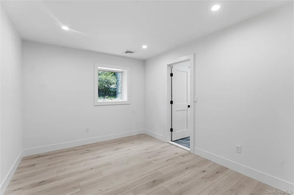 31 Saw Mill Road Cold Spring Harbor, NY 11724