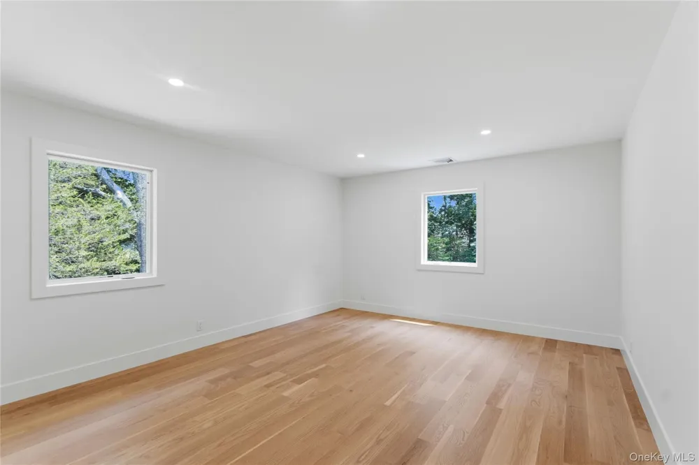 31 Saw Mill Road Cold Spring Harbor, NY 11724