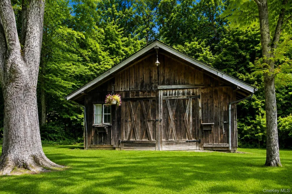 31 Saw Mill Road Cold Spring Harbor, NY 11724