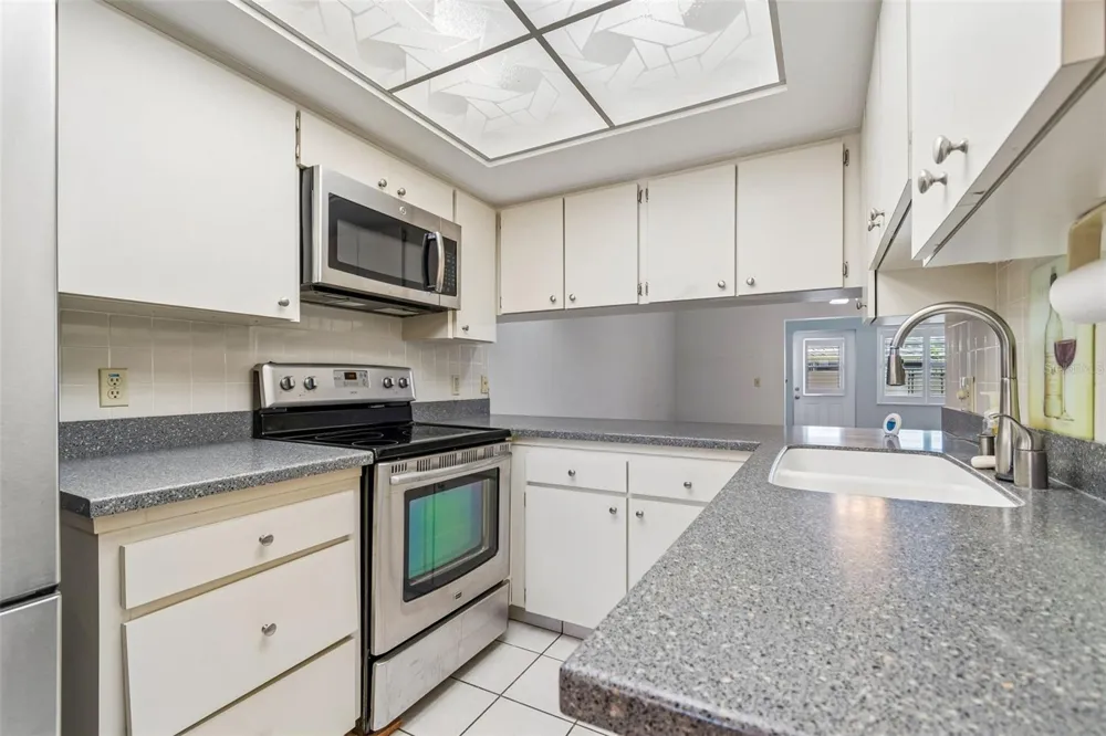 2131 RIDGE ROAD S #99 Largo, FL 33778