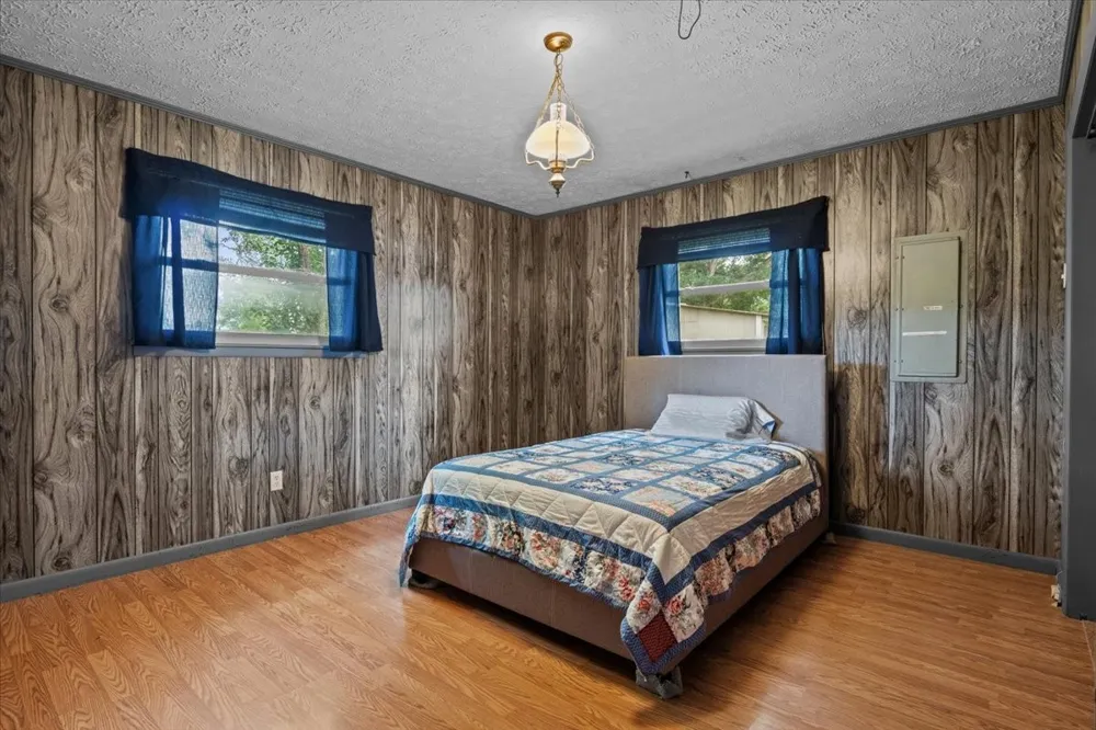 166 Parrish Ln Mc Ewen, TN 37101
