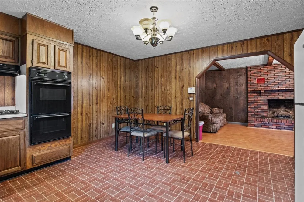 166 Parrish Ln Mc Ewen, TN 37101