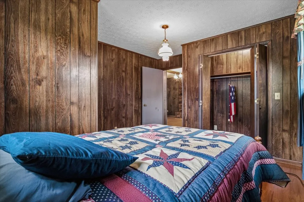 166 Parrish Ln Mc Ewen, TN 37101