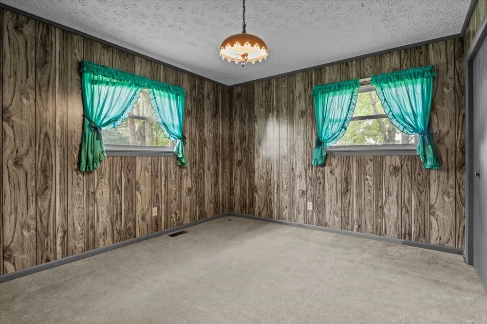 166 Parrish Ln Mc Ewen, TN 37101