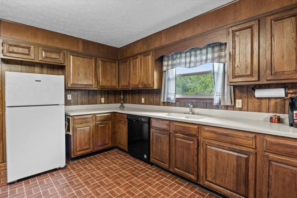 166 Parrish Ln Mc Ewen, TN 37101