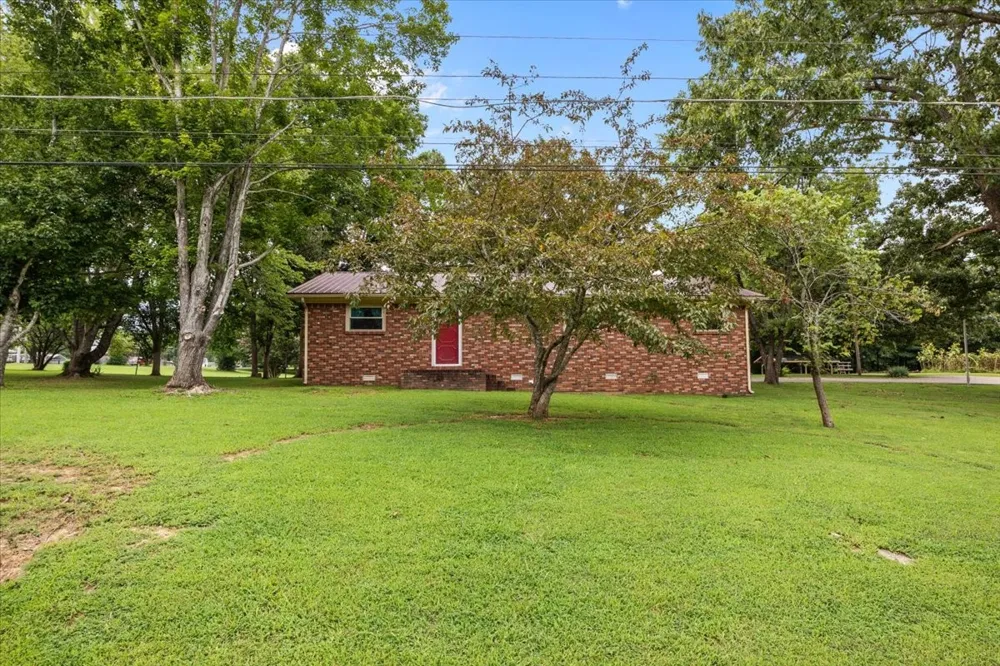 166 Parrish Ln Mc Ewen, TN 37101