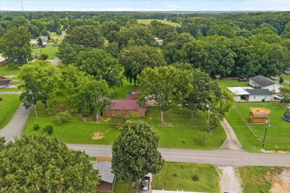 166 Parrish Ln Mc Ewen, TN 37101