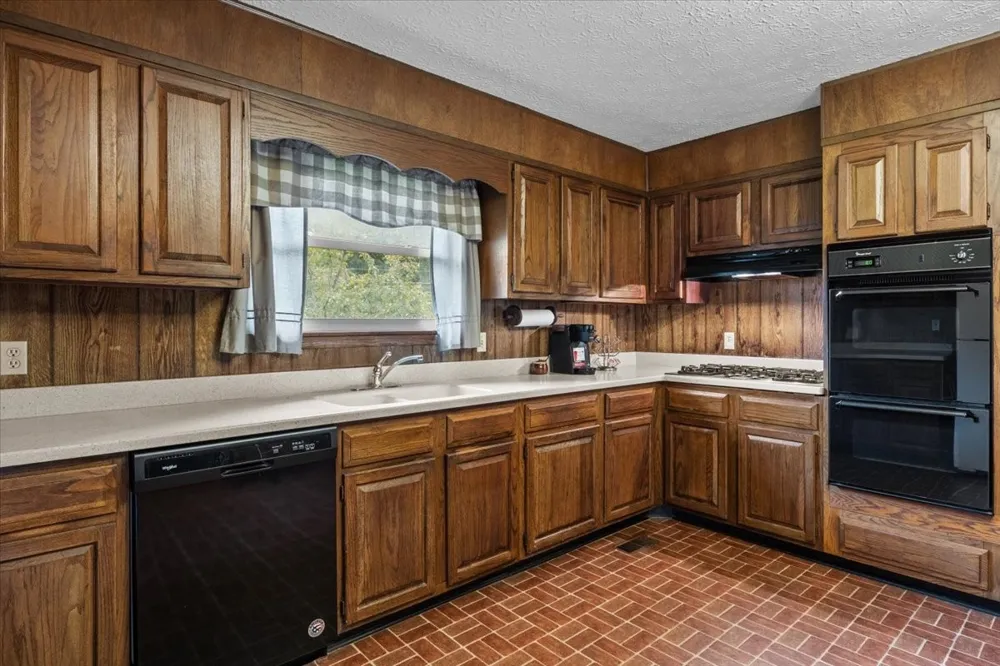 166 Parrish Ln Mc Ewen, TN 37101