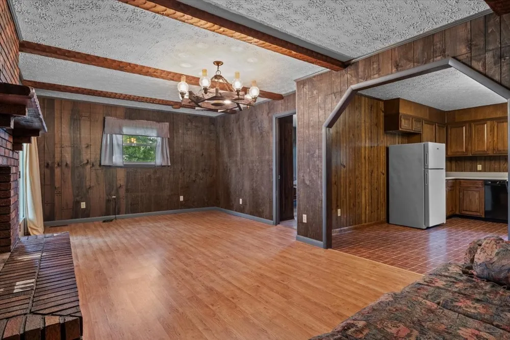 166 Parrish Ln Mc Ewen, TN 37101