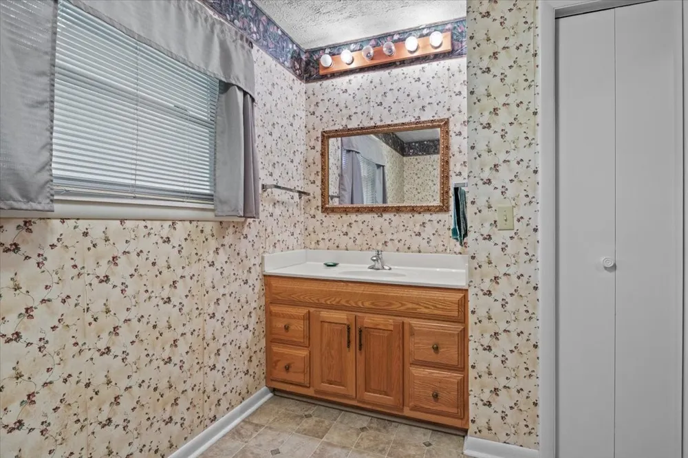 166 Parrish Ln Mc Ewen, TN 37101