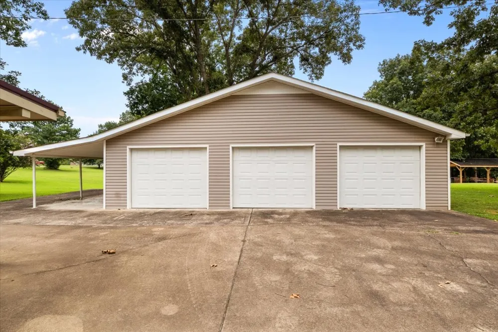 166 Parrish Ln Mc Ewen, TN 37101