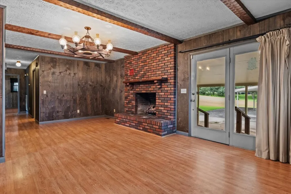 166 Parrish Ln Mc Ewen, TN 37101