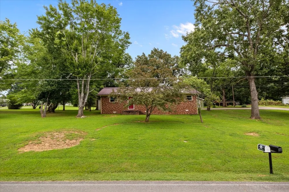 166 Parrish Ln Mc Ewen, TN 37101