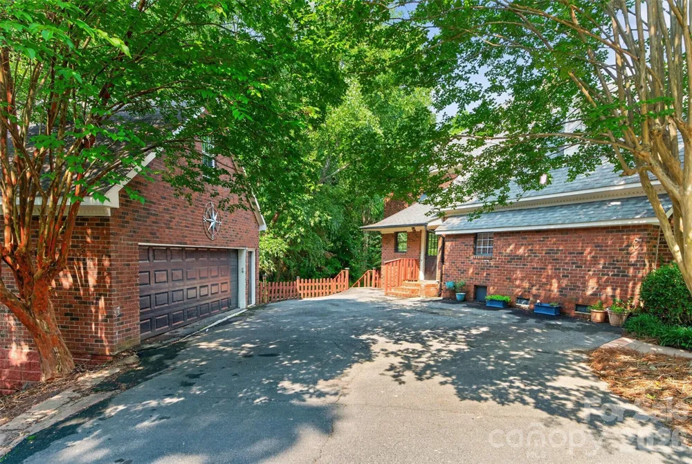 5301 Woodridge Drive Monroe, NC 28110