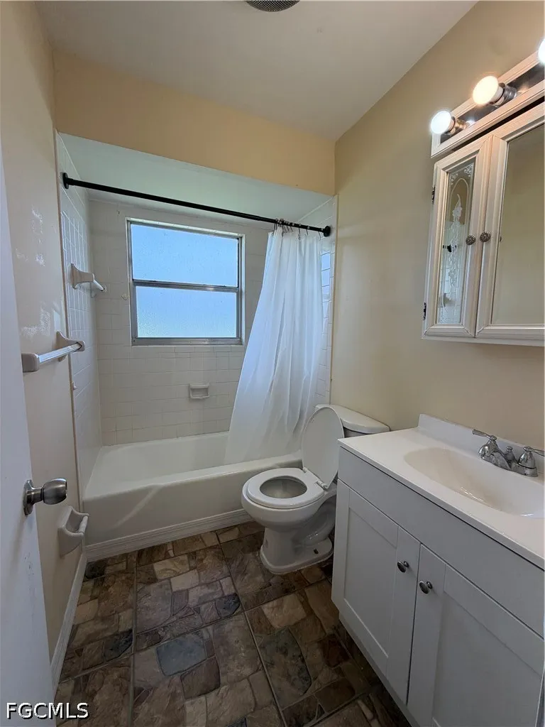 W Alverdez Avenue Clewiston, FL 33440