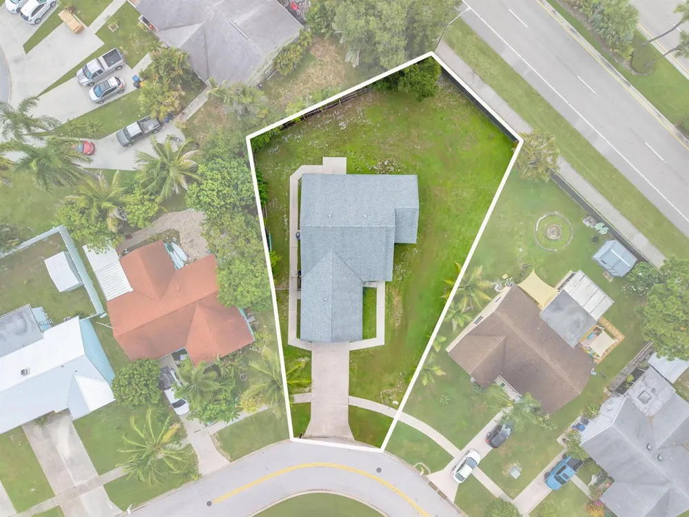 119 Lakeside Circle Jupiter, FL 33458