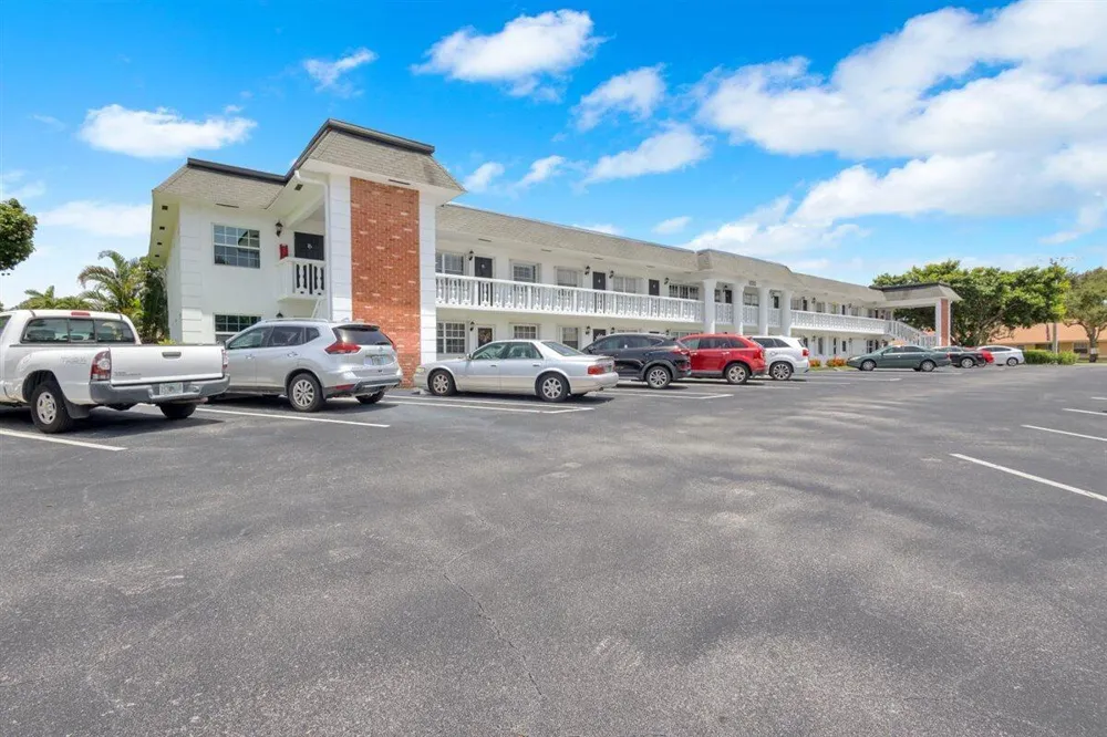 10000 Meridian Way #15 Palm Beach Gardens, FL 33410