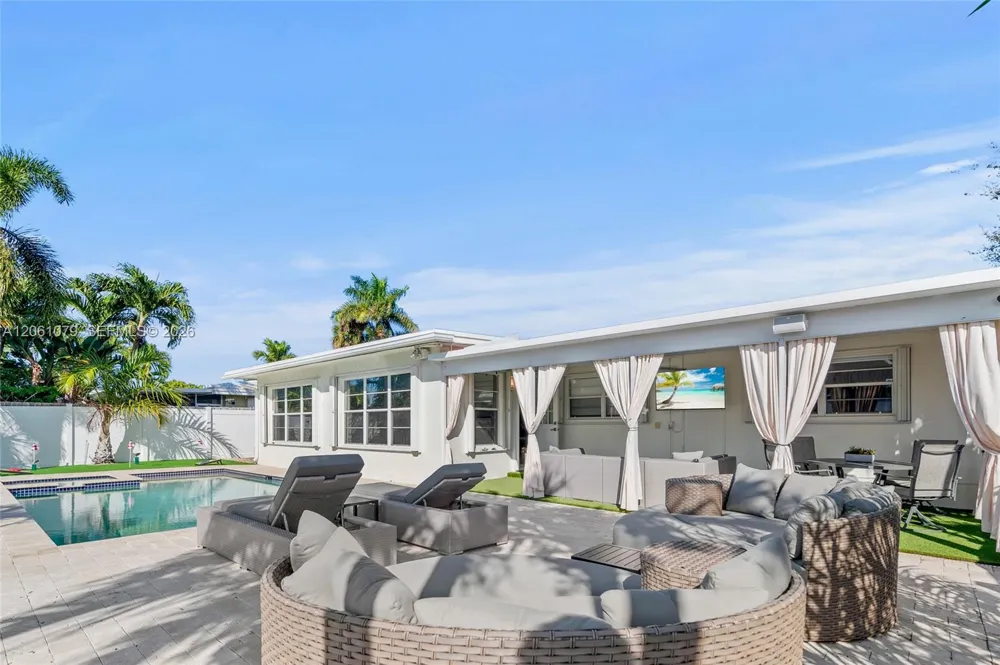 2207 NE 16th Ave Wilton Manors, FL 33305