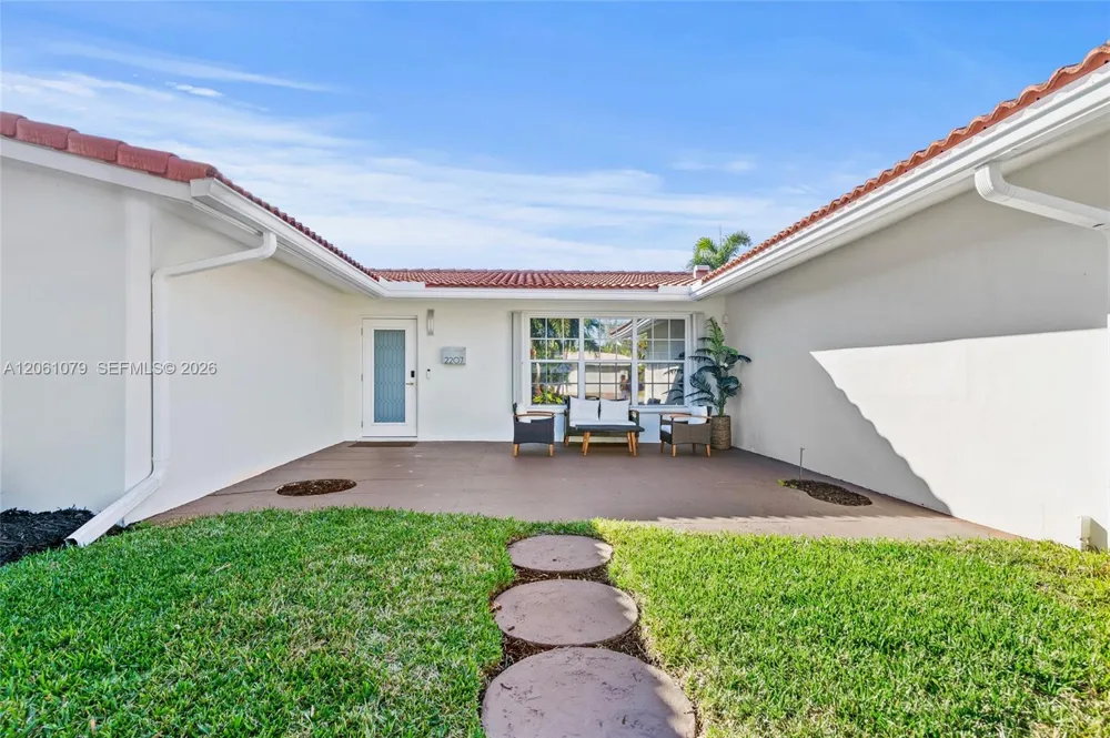 2207 NE 16th Ave Wilton Manors, FL 33305