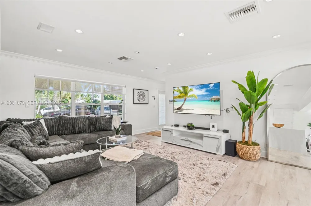 2207 NE 16th Ave Wilton Manors, FL 33305