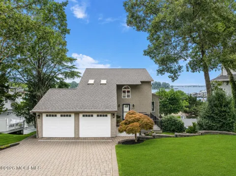 1421 Summit Place