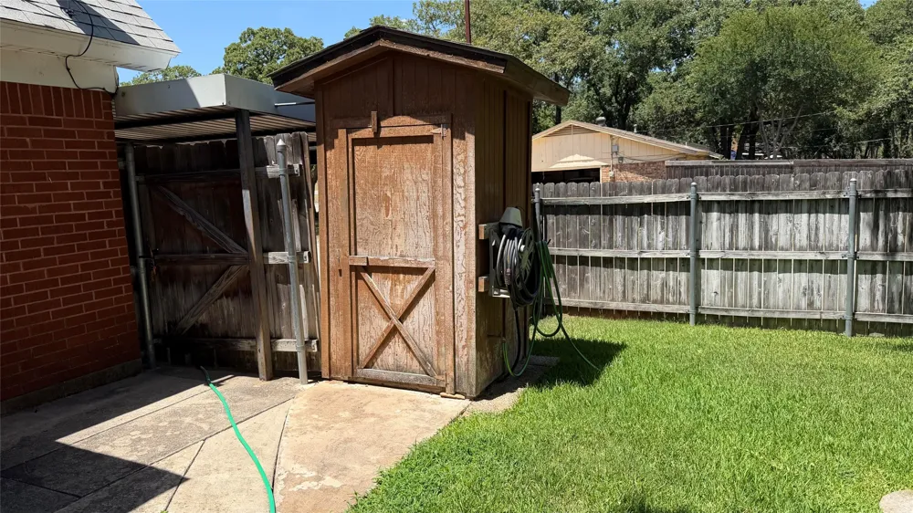 401 Glenhaven Drive Azle, TX 76020