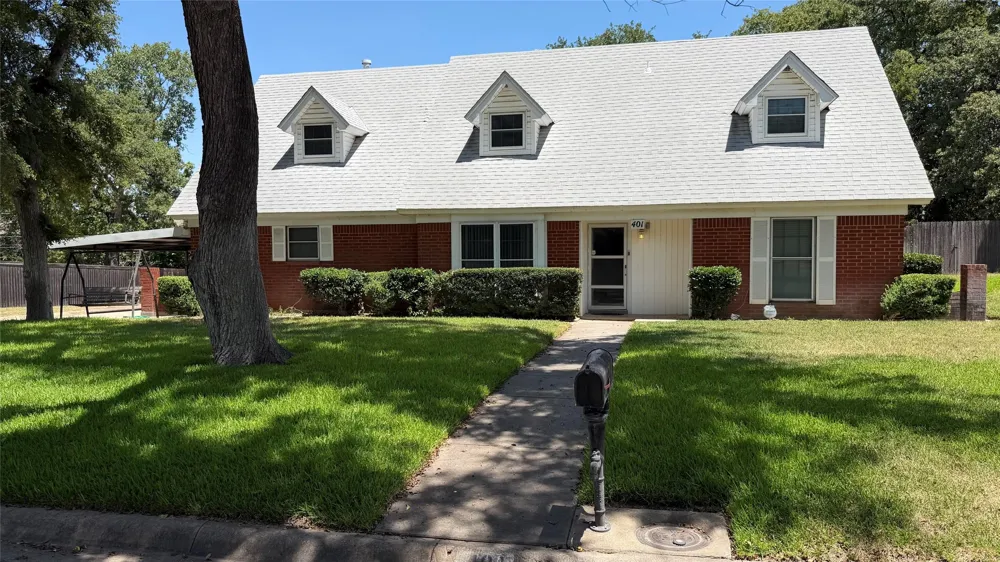 401 Glenhaven Drive Azle, TX 76020