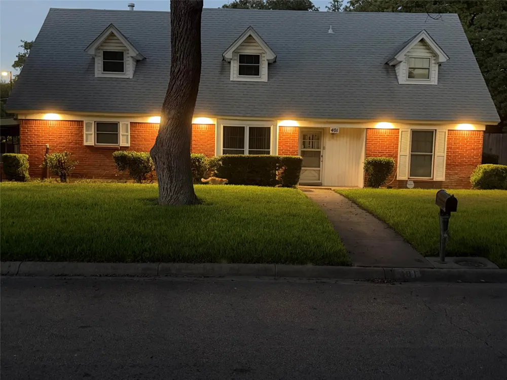 401 Glenhaven Drive Azle, TX 76020