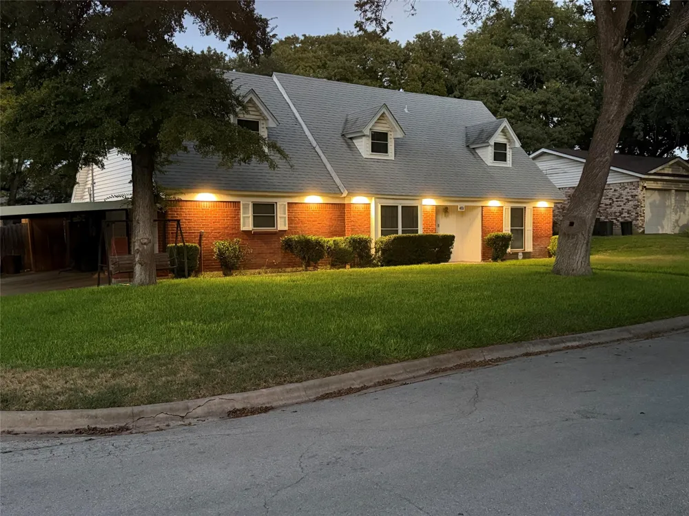 401 Glenhaven Drive Azle, TX 76020