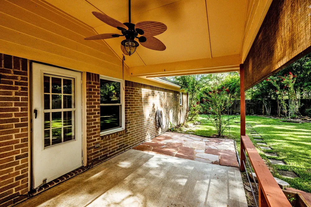511 Springwood Drive Conroe, TX 77385
