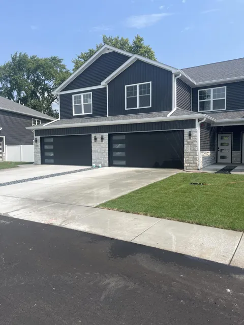 2537 Longwood Drive
