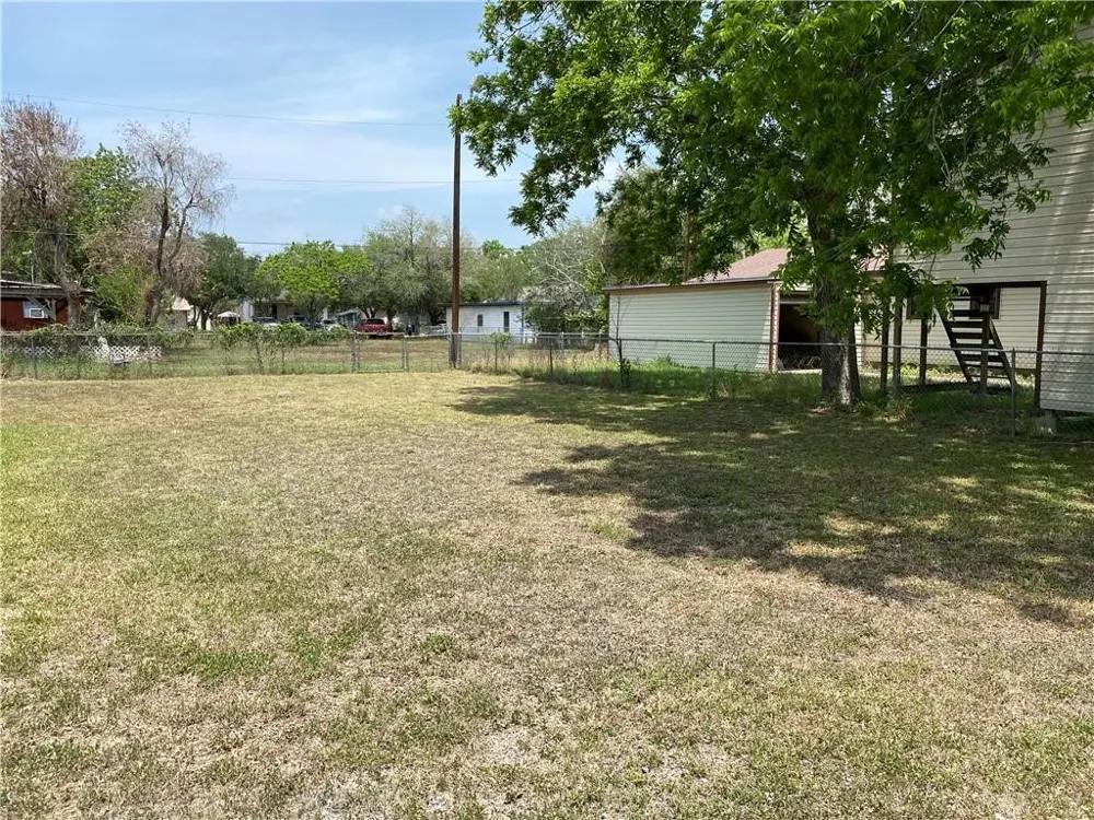716 W Merriman Street Sinton, TX 78387
