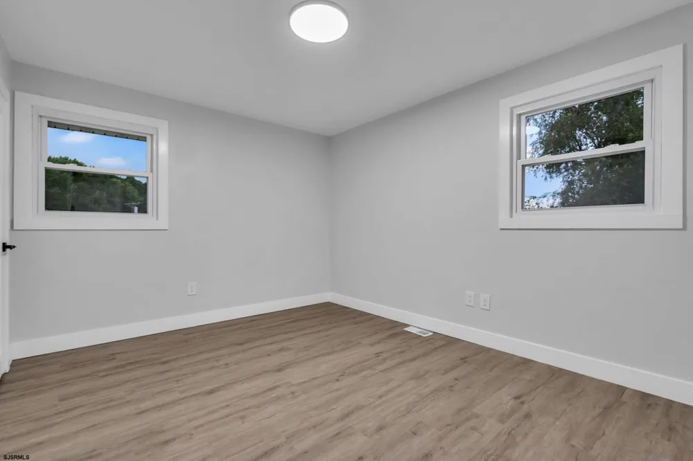 11 Pleasant Valley Dr West Deptford Township, NJ 08096
