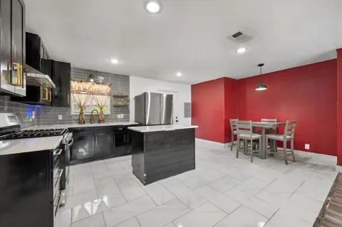 2611 Hardy Place