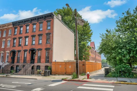 514 MANILA AVE