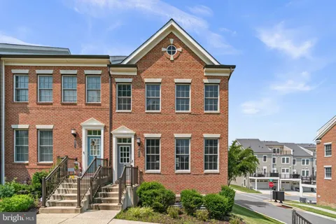 823 HERMAN WAY