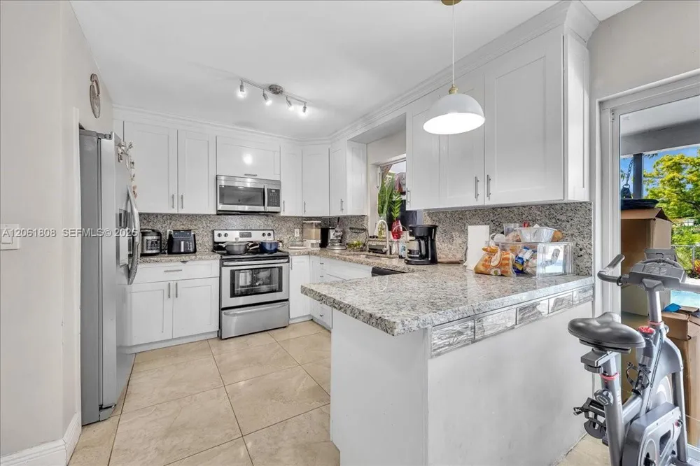 7819 SW 9th St North Lauderdale, FL 33068