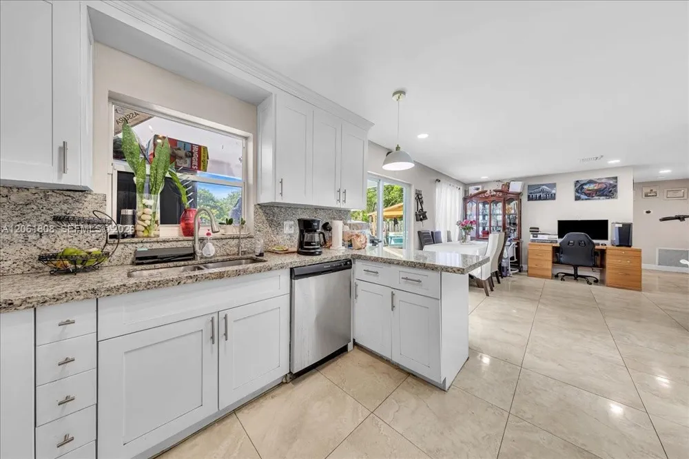 7819 SW 9th St North Lauderdale, FL 33068
