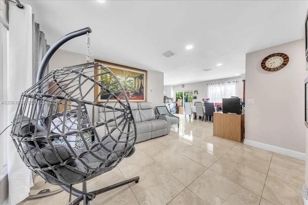 7819 SW 9th St North Lauderdale, FL 33068
