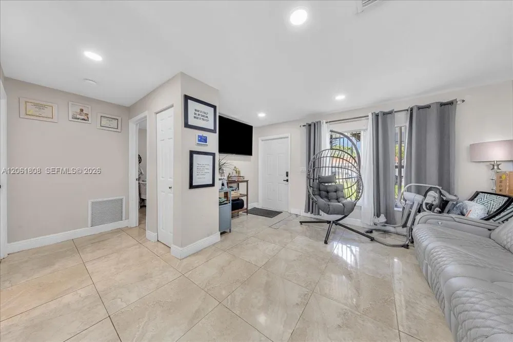 7819 SW 9th St North Lauderdale, FL 33068