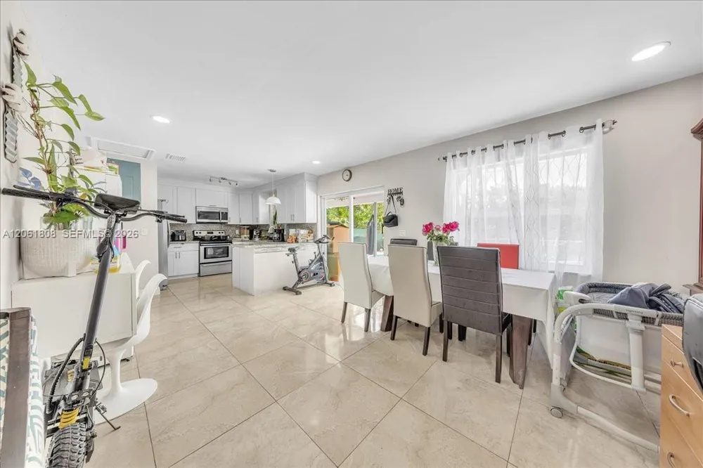 7819 SW 9th St North Lauderdale, FL 33068